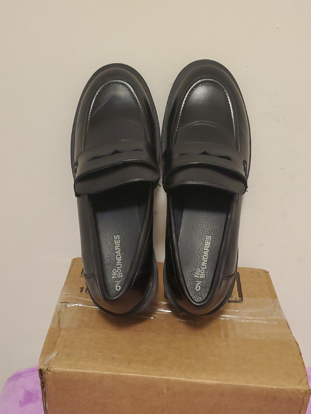 No Boundaries Men's Black Slip-On Penny Loafers, Size 9.